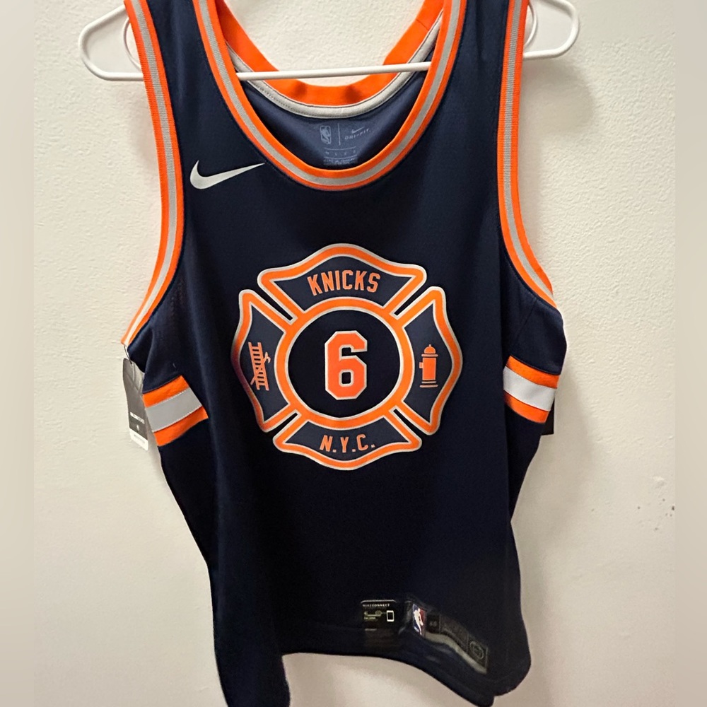 men’s Large City Edition , Knicks Jersey - Kristops Porzingis . Tags still on